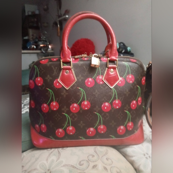 LV BAG - Picture 1 of 10